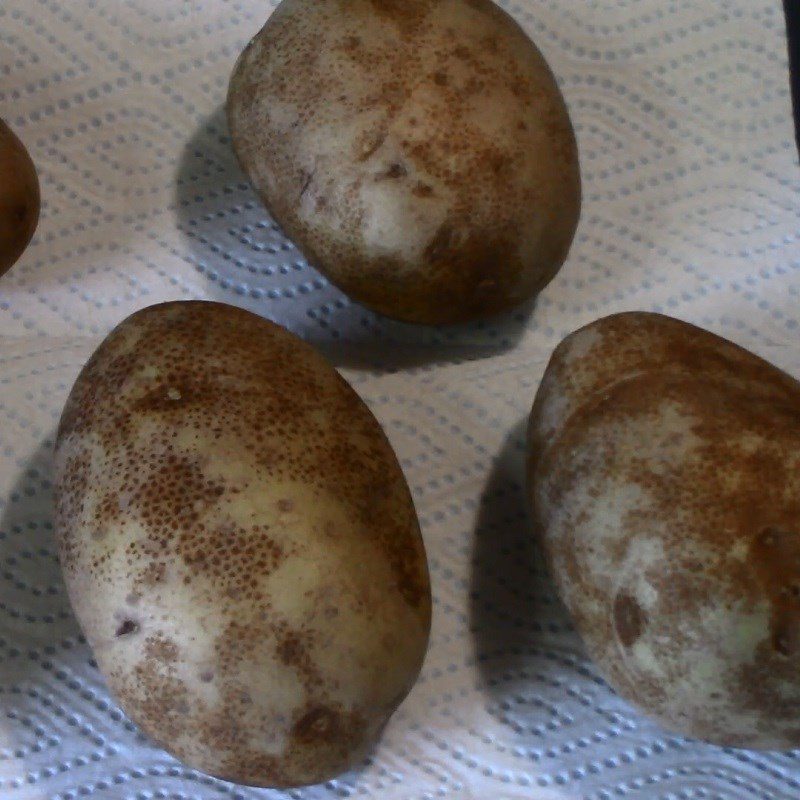 Step 1 Prepare potatoes Baked Potatoes with Bacon using an air fryer