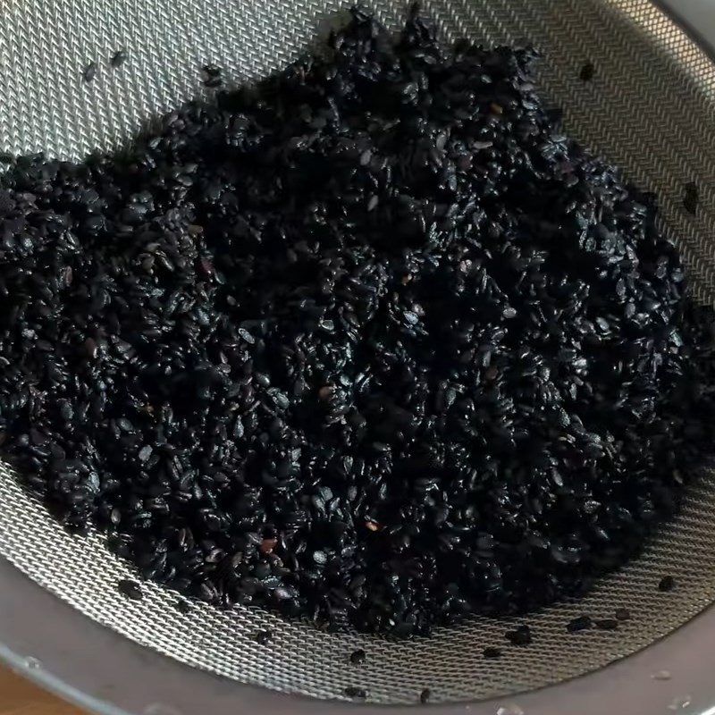 Step 1 Prepare and roast sesame Bánh trôi tàu with black sesame filling
