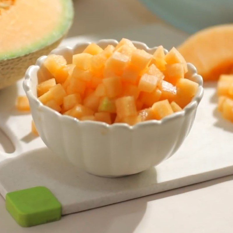Step 1 Prepare and cook the cantaloupe Fragrant cantaloupe jam