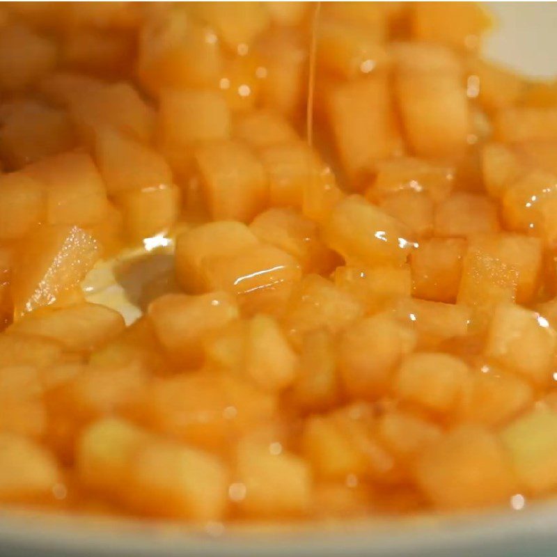 Step 1 Prepare and cook the cantaloupe Fragrant cantaloupe jam