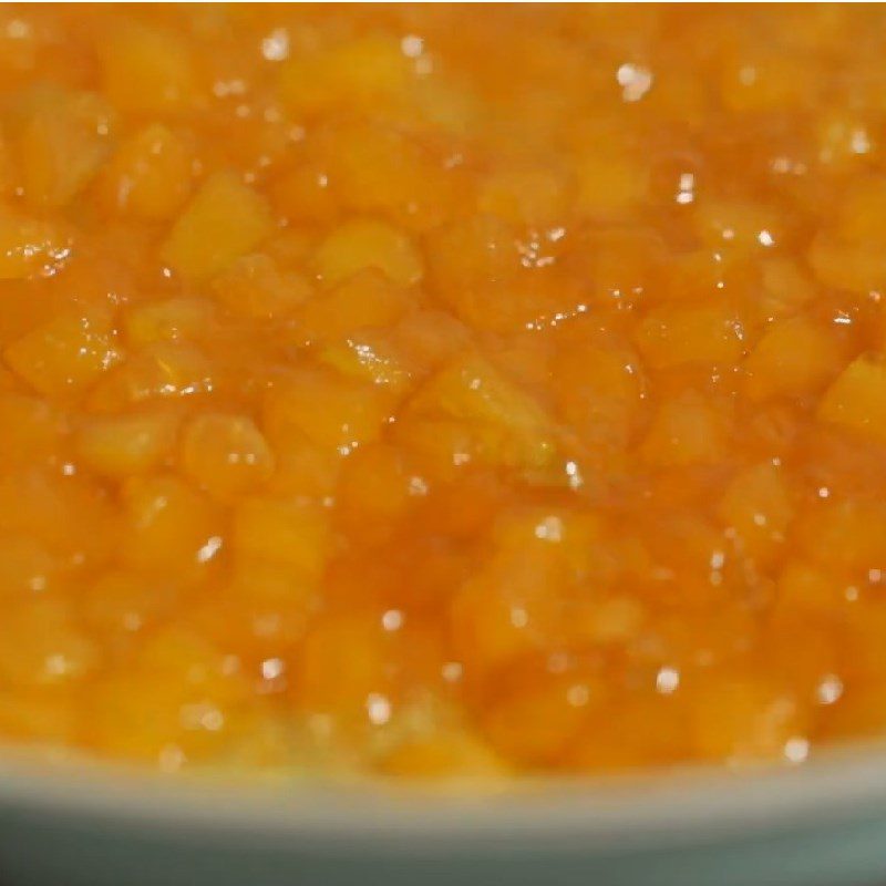 Step 1 Prepare and cook the cantaloupe Fragrant cantaloupe jam