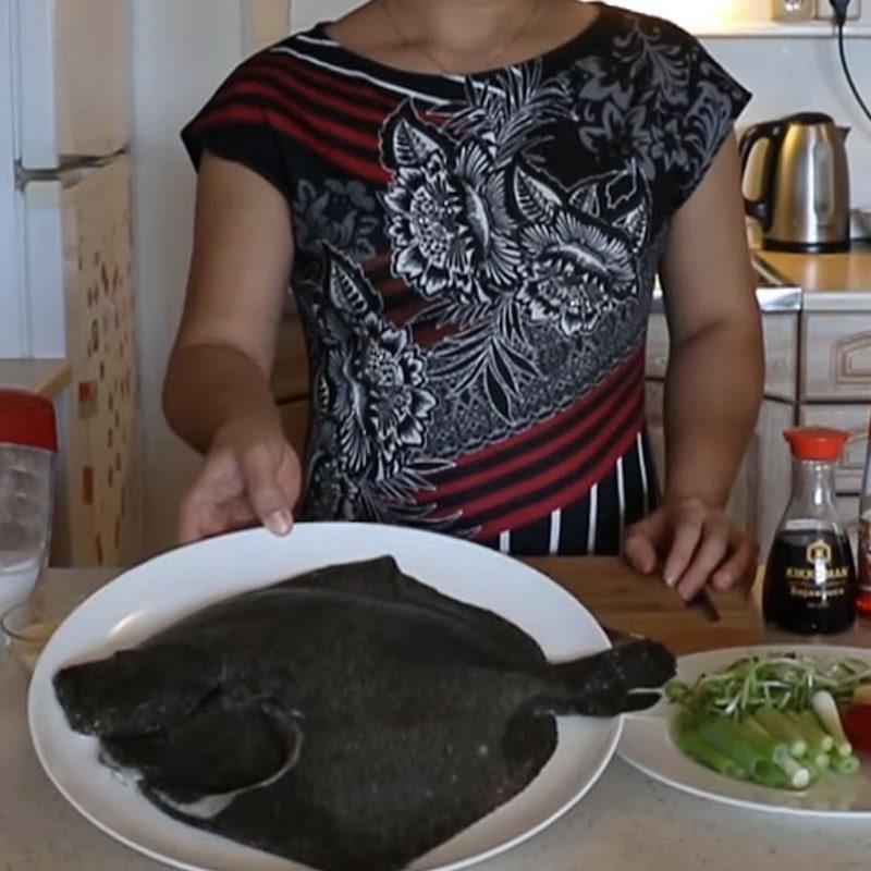 Step 1 Prepare the flatfish Steamed Flatfish with Soy Sauce