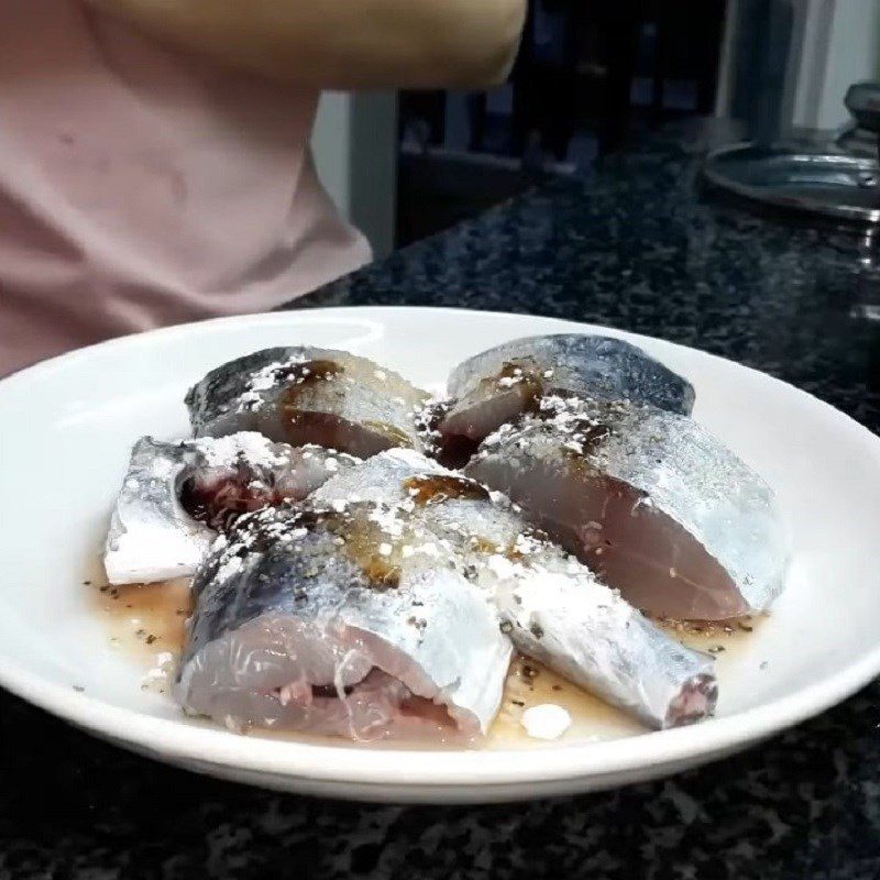 Step 1 Prepare and Marinate the Mackerel Braised Mackerel with Sour Pickles