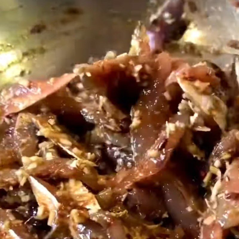 Step 3 Prepare and marinate mackerel for mackerel spring rolls