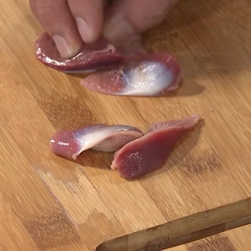 Step 1 Prepare and marinate chicken wings, chicken gizzards Thai chicken soup
