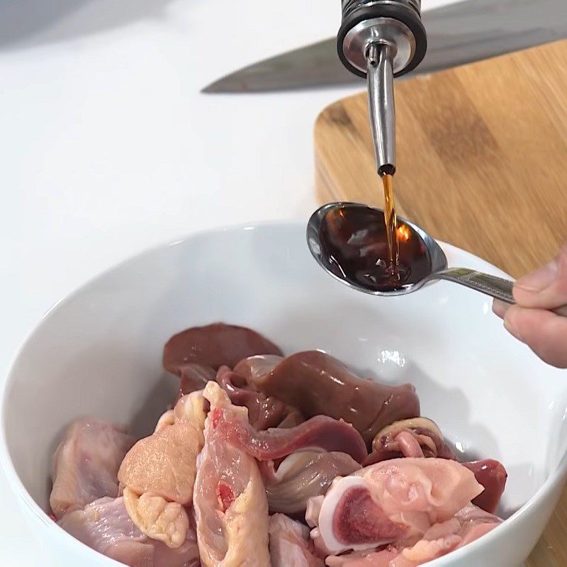 Step 1 Prepare and marinate chicken wings, chicken gizzards Thai chicken soup
