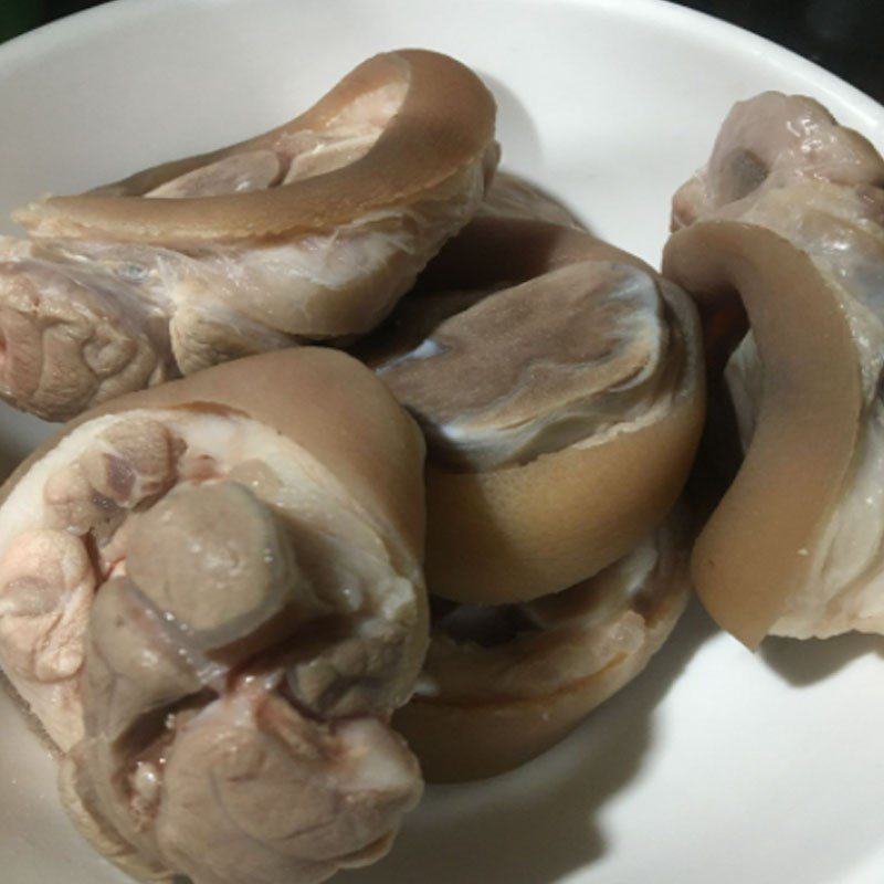 Step 1 Prepare and marinate the pork leg Stewed Pork Leg with Green Pumpkin