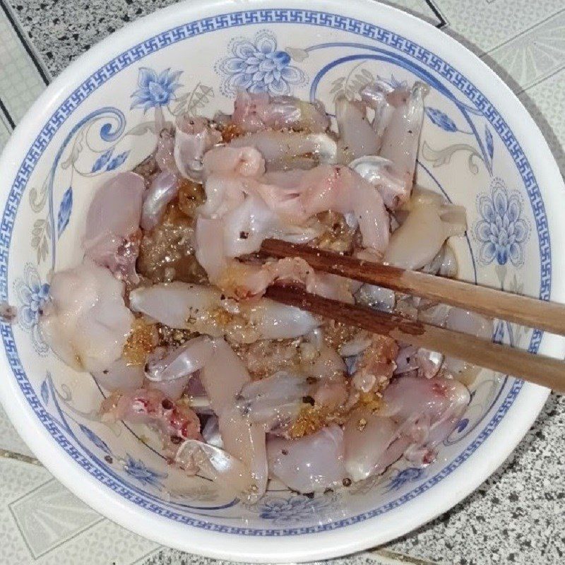 Step 1 Prepare and Marinate the Frog Stir-fried Frog with Bamboo Shoots