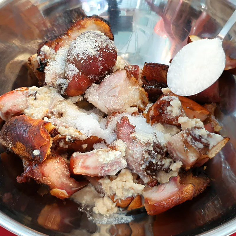 Step 1 Prepare and marinate roasted pork with fermented tofu for roasted pork hotpot