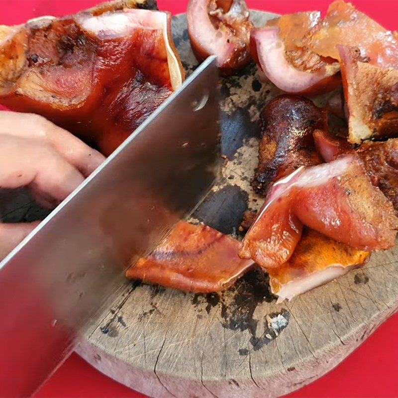 Step 1 Prepare and marinate the roasted pork with fermented tofu for the roasted pork hotpot
