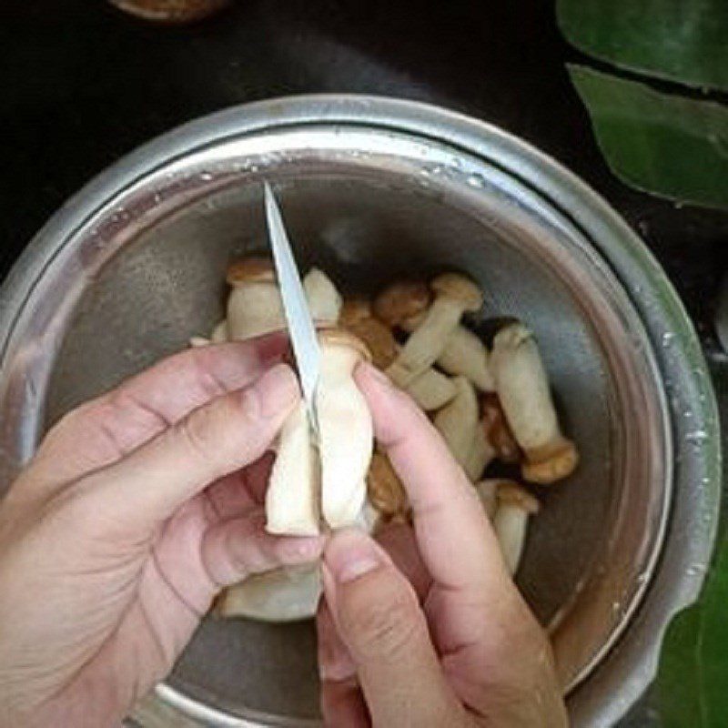 Step 1 Prepare and marinate chicken drumstick mushrooms Chicken Drumstick Mushrooms with Soy Sauce