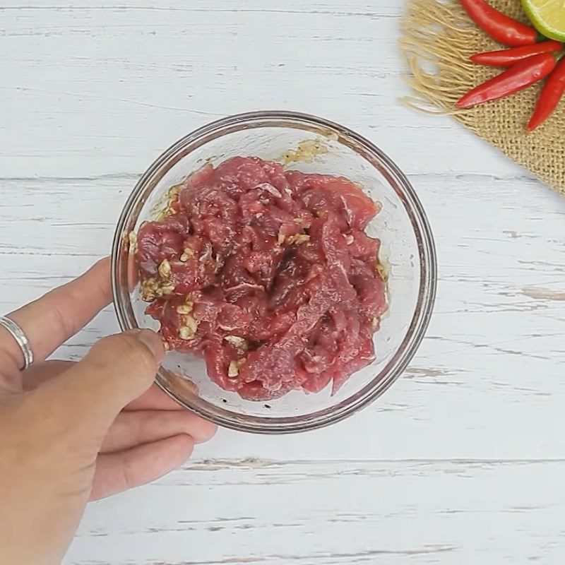 Step 1 Prepare and marinate the beef for Spicy Sour Beef Noodles