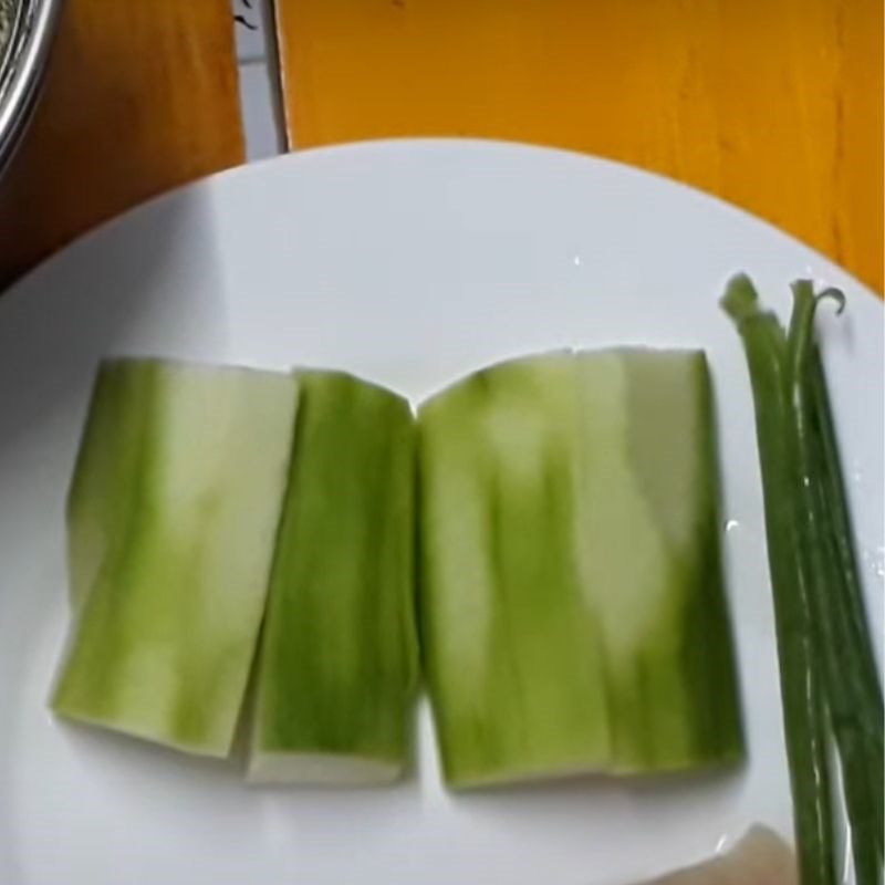 Step 1 Prepare and marinate the chicken for Chicken and Bottle Gourd Porridge