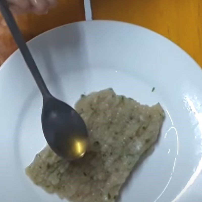 Step 1 Prepare and marinate the chicken for Chicken and Bottle Gourd Porridge