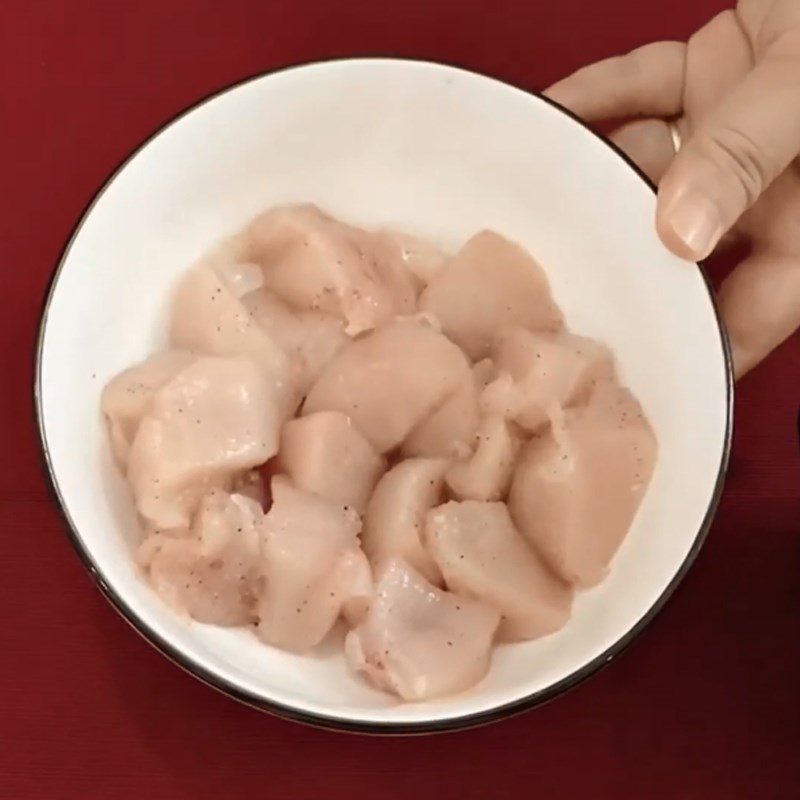 Step 1 Prepare and marinate chicken breast Walnut chicken salad