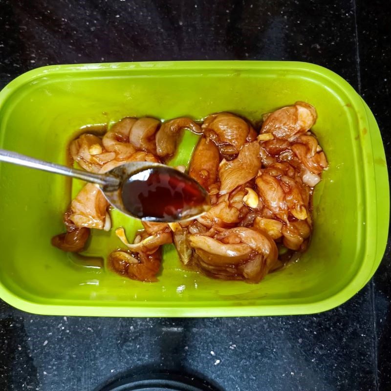 Step 1 Prepare and marinate chicken breast Garlic grilled chicken skewers