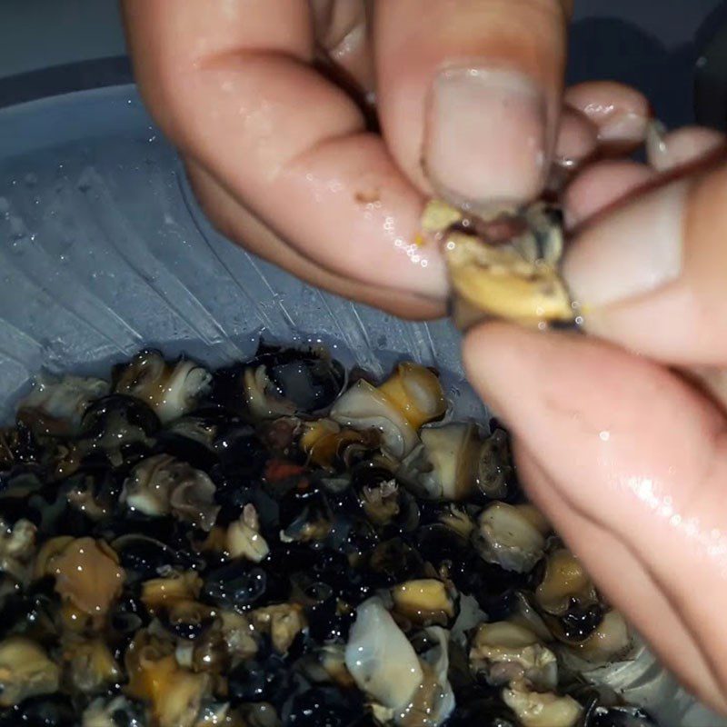 Step 1 Prepare and stir-fry snails Steamed Snail Cake