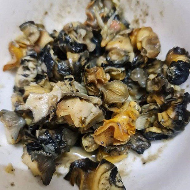 Step 1 Prepare and stir-fry snails Steamed Snail Cake