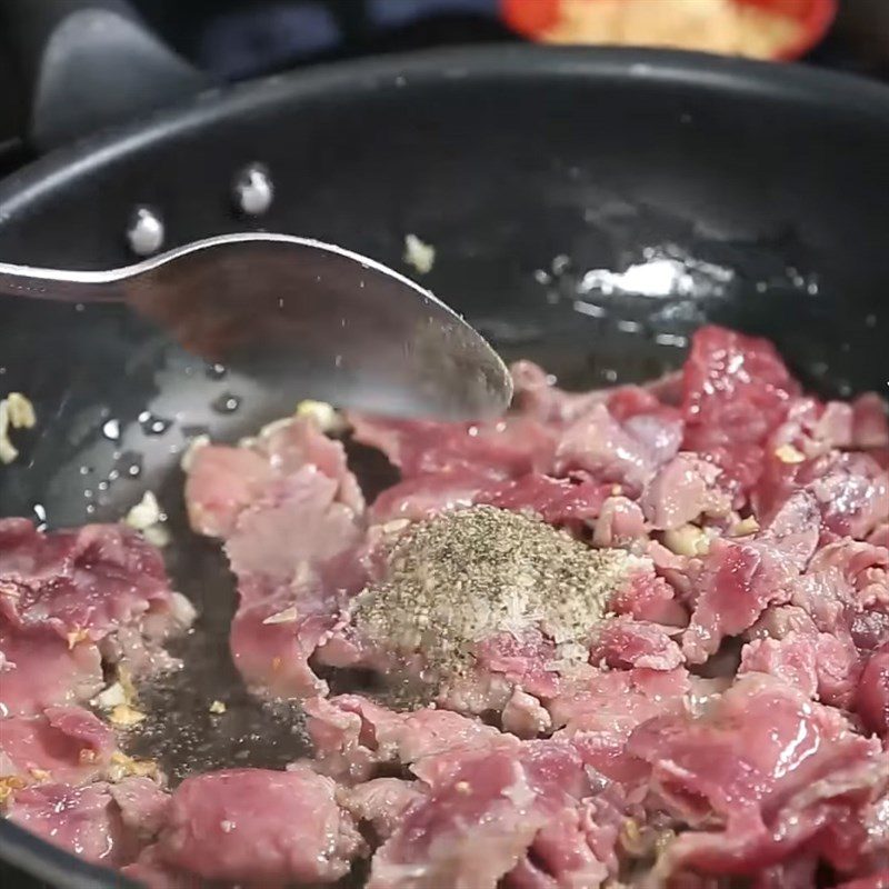 Step 2 Prepare and stir-fry the beef for Beef Bamboo Shoot Salad