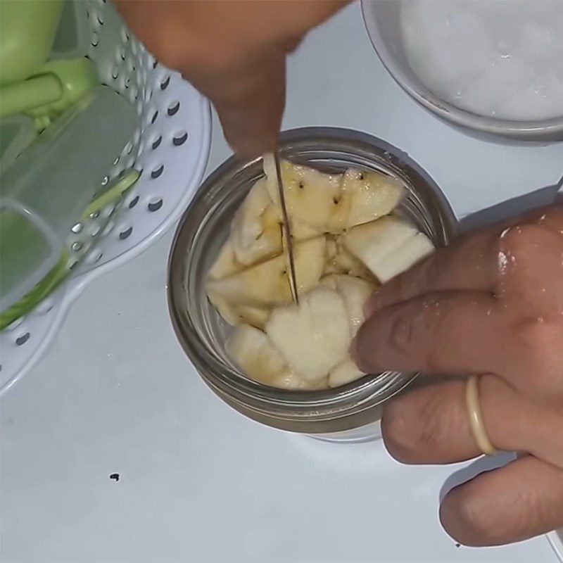 Step 1 Prepare and Blend the Bananas Banana Ice Cream from Sticky Rice Flour