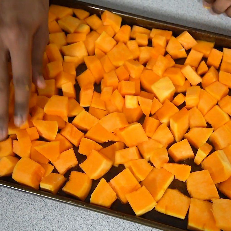 Step 1 Prepare and blend the pumpkin Pumpkin juice cooked with cinnamon and star anise