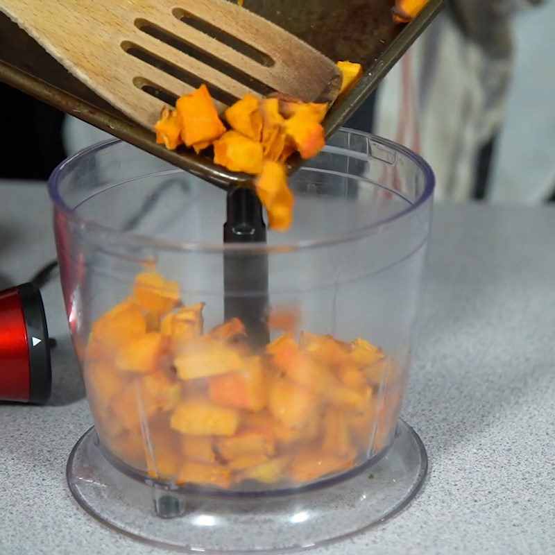 Step 1 Prepare and blend the pumpkin Pumpkin juice cooked with cinnamon and star anise