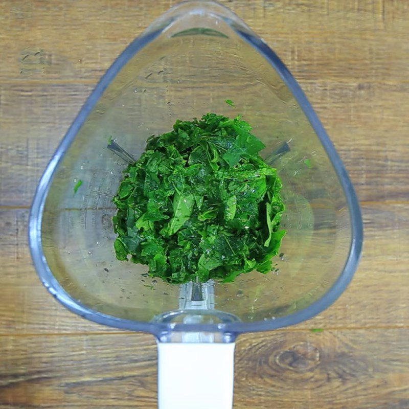 Step 2 Prepare and blend water spinach Sea crab porridge with water spinach
