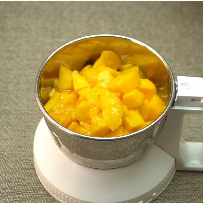 Step 3 Prepare and blend the mango Panna cotta mango jelly