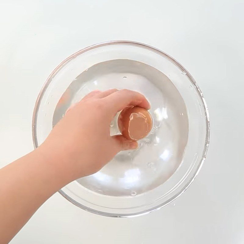 Step 2 Prepare the eggshell Baked cheese eggs