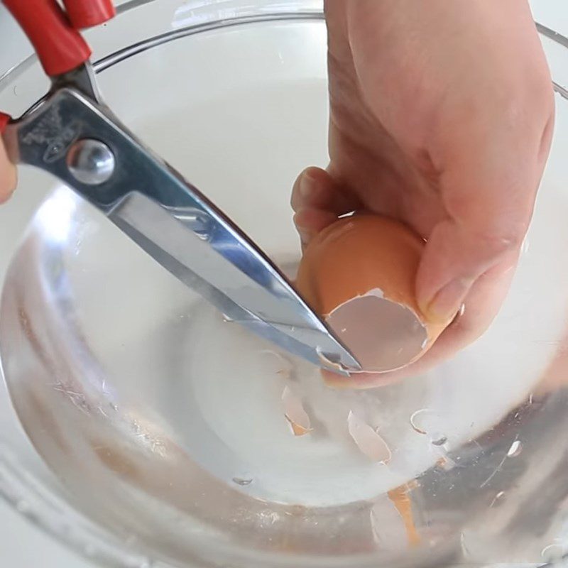 Step 2 Prepare the eggshell Baked cheese eggs