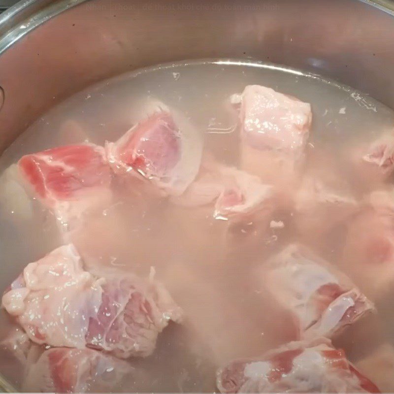 Step 1 Prepare the pork bones for Pork rib noodle meatballs