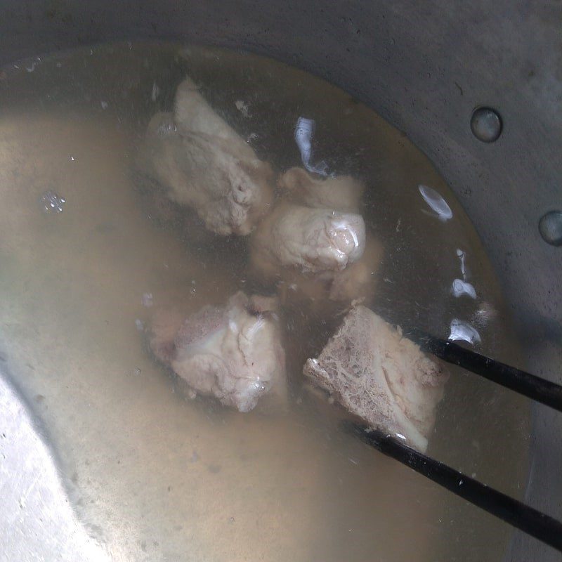 Step 1 Prepare bones and simmer bones for pork ribs soup