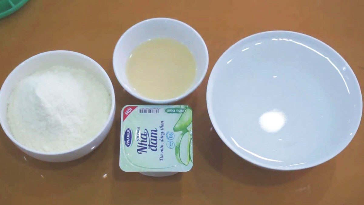 Ingredients for the dish 3 ways to make yogurt with whole milk powder