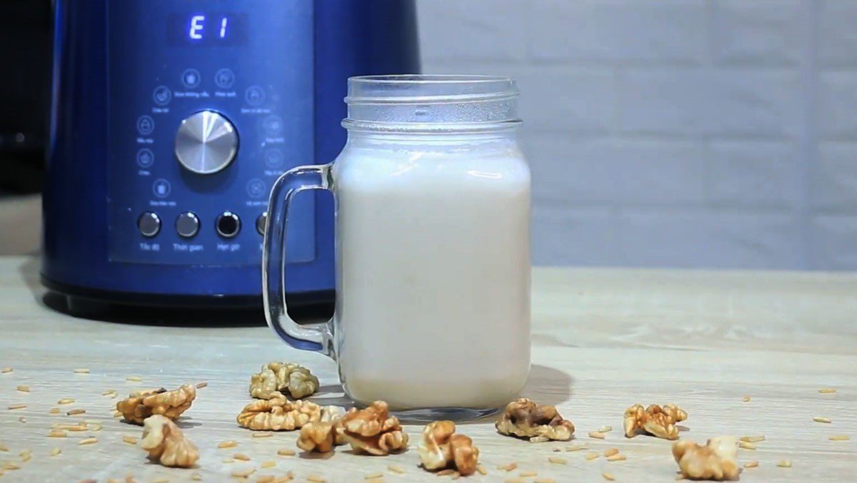 6 ways to make nutritious and delicious brown rice milk for weight loss, suitable for both mother and baby 61 Walnut Brown Rice Milk