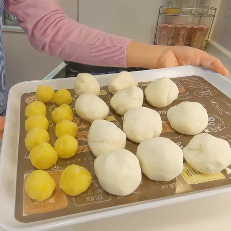 Step 3 Shape the cake Fried cake with mung bean filling