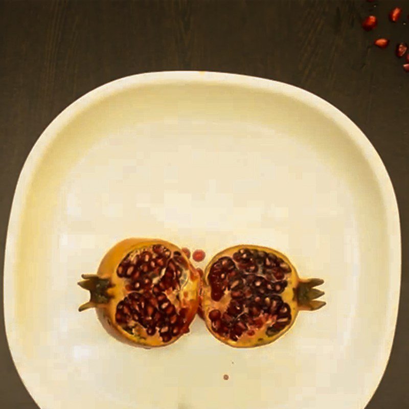 Step 1 Separating pomegranate seeds for Pomegranate Jelly with agar powder