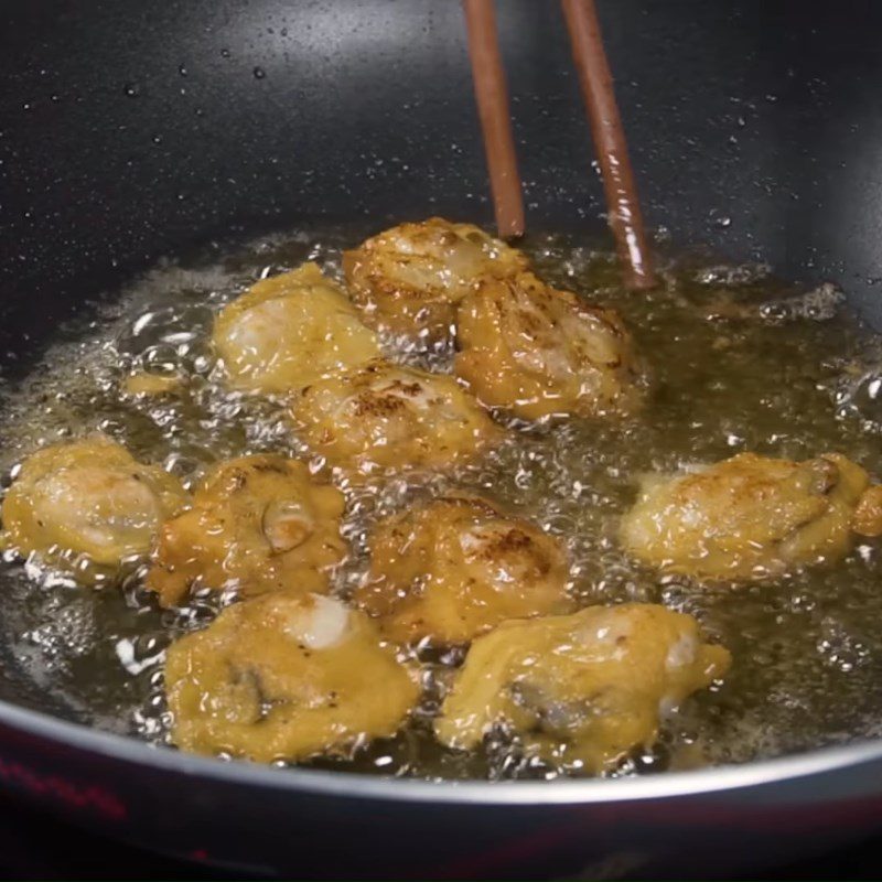 Step 3 Batter and fry the oysters Sweet and sour stir-fried oysters