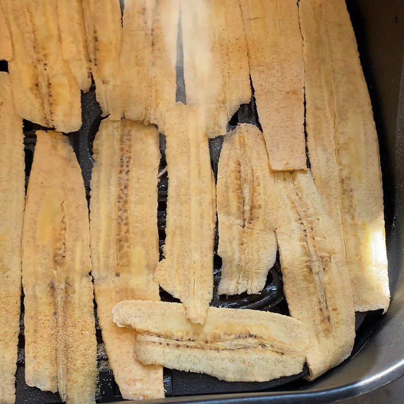 Step 2 Marinate bananas with spices Dried bananas coated with garlic powder