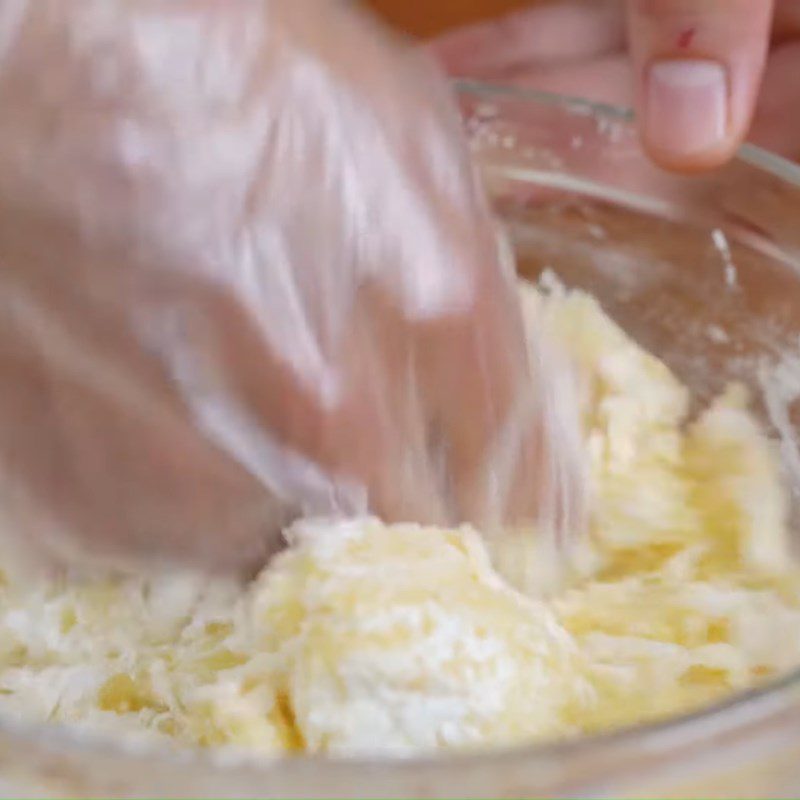 How to Make Kids' Favorite Fried Potato-Covered Shrimp 10 Step 3 Mash the potatoes Fried shrimp wrapped in mashed potatoes