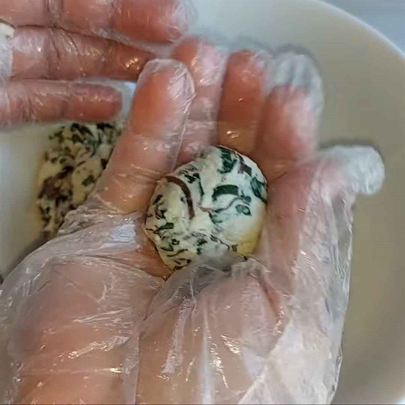 Step 3 Shape the crispy vegetarian betel leaf cake