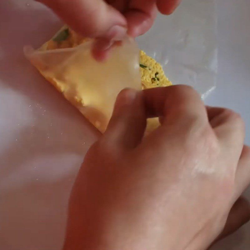 Step 2 Shaping vegetarian fried eggs from tofu