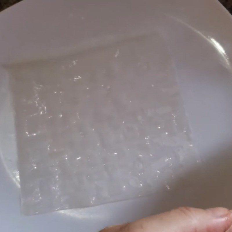 Step 2 Shaping vegetarian fried eggs from tofu