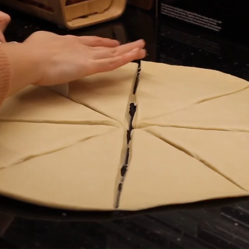 Step 4 Shaping the bread for ham and cheese croissant