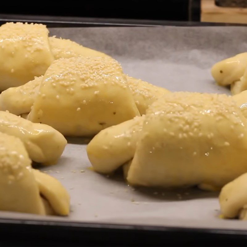 Step 4 Shaping the bread for ham and cheese croissant