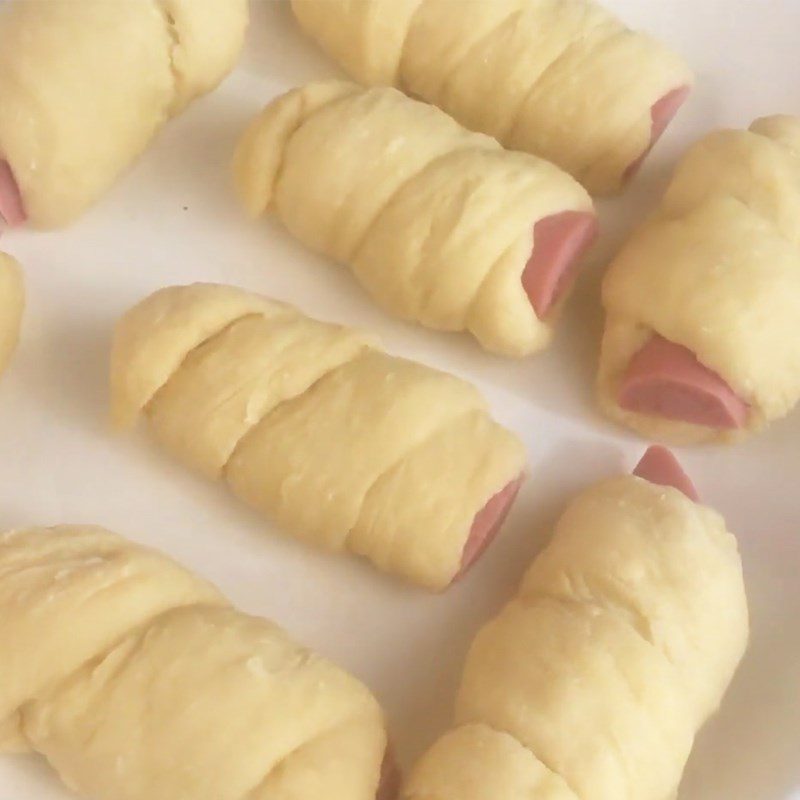 Step 4 Shaping the sausage roll using an air fryer