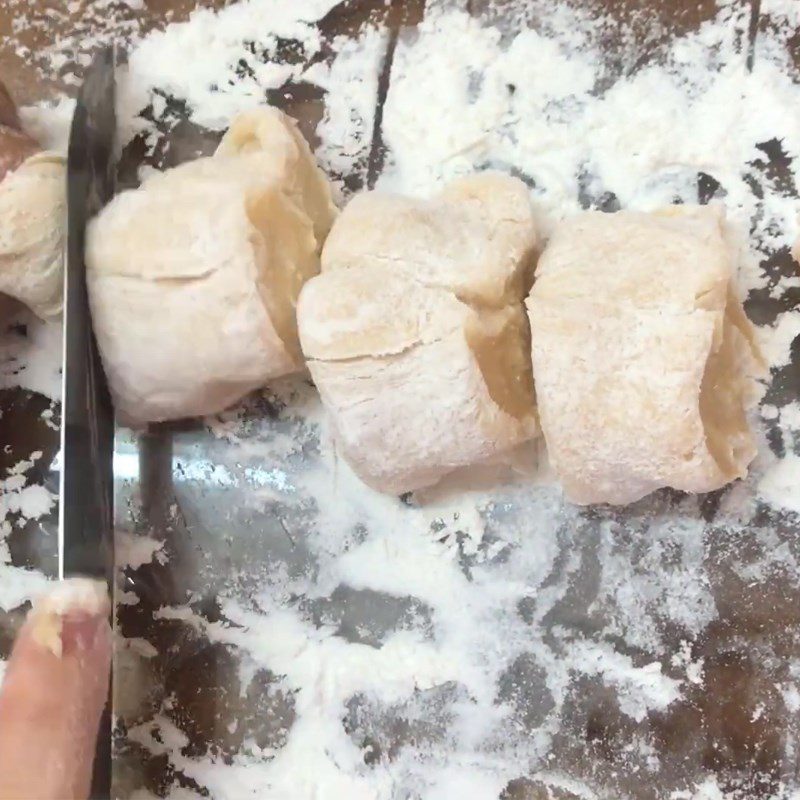 Step 4 Shaping the sausage roll using an air fryer