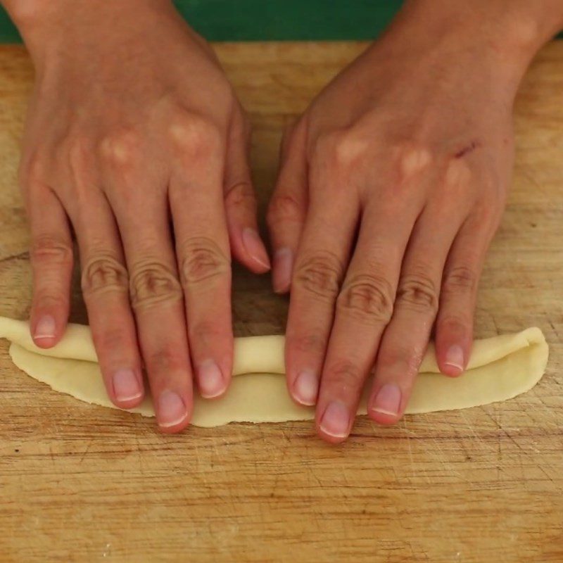 Step 3 Shaping the bread and second proofing Saigon bread stick