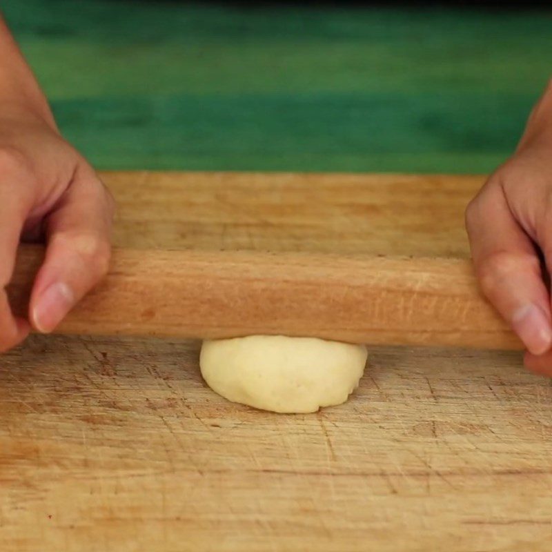Step 3 Shaping the bread and second proofing Saigon bread stick