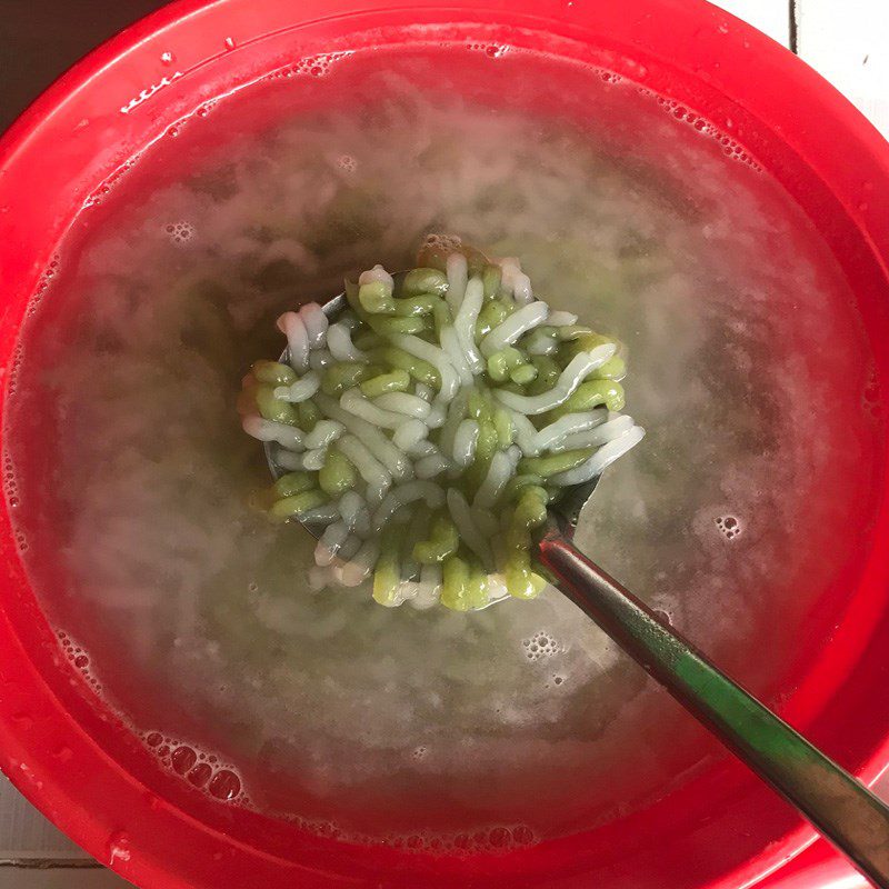 Step 4 Shaping the coconut milk jelly