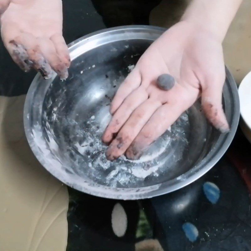 Step 3 Shaping the tapioca pearls Black tapioca made from rice flour